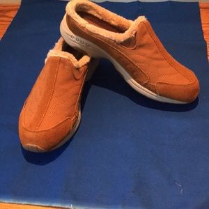 Easy Spirit fuzzy mules tan in size 8.5 M